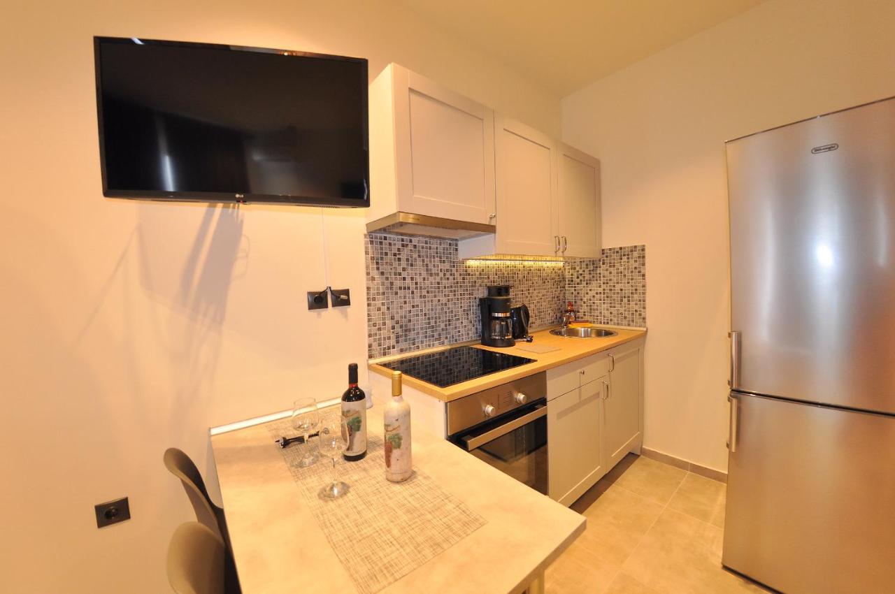 Hill Apartment *